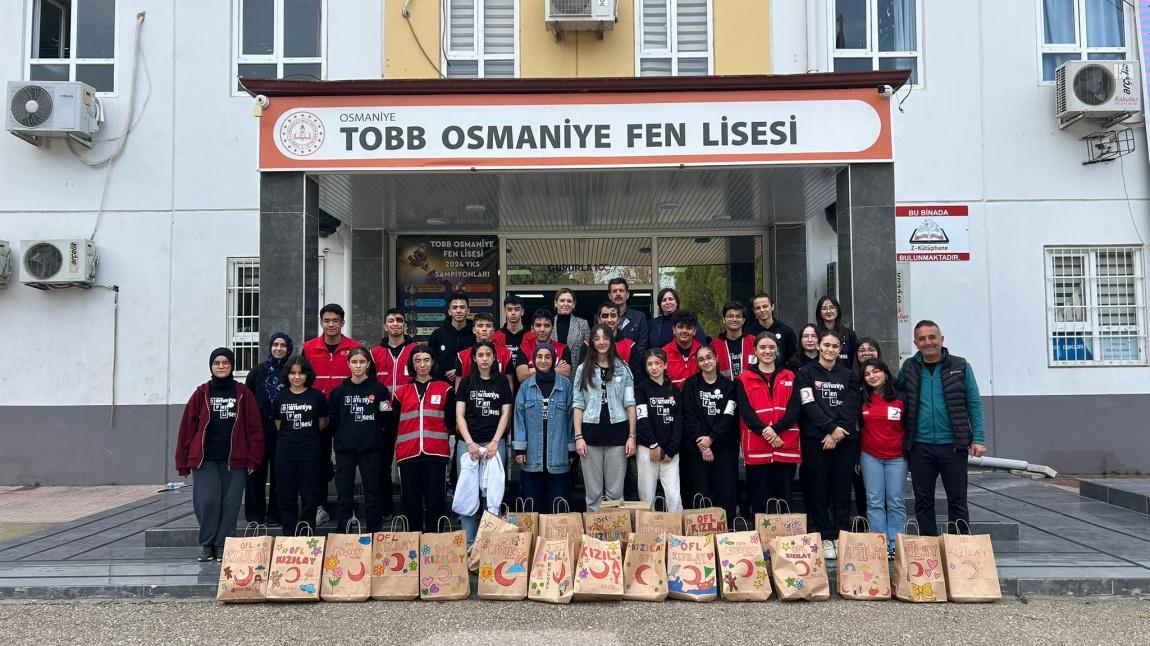 Kızılay Kulübümüzün Sosyal Sorumluluk Projesi 'Renkli Kalemler, Renkli Gülüşler'